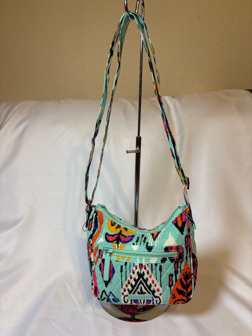 Vera Bradley “On The Go” Crossbody Purse in the vibrant Pueblo pattern